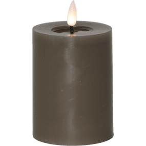 LED Stumpenkerze Flamme Flow Braun Von Star Trading - Es verf&uuml;gt &uuml;ber eine Timerfunktion und wenn der Schalter eingeschaltet ist, leuchtet das Licht im Timermodus 6 Stunden lang, 18 Stunden lang aus (in Wiederholung), mit einer sch&ouml;nen realistischen Flamme in warmwei&szlig;em Licht.
