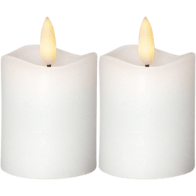 LED Stumpenkerze Flamme Weiß Von Star Trading - 2er-Pack Blockkerzen mit einer sehr nat&uuml;rlichen Flamme, die in einem warmwei&szlig;en Schein leuchtet.