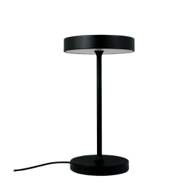 Starlight 25cm Schwarz tischlampe Von Dyberg Larsen - Med inbyggd LED och tre ljusstyrkor, som dimras med 3-stegsdimmern p&aring; lamphuvudet, anpassar den sig enkelt efter olika behov &ndash; fr&aring;n st&auml;mningsfullt sken till fokuserat ljus.