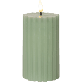LED Stumpenkerze Flamme Stripe Grün Von Star Trading - Es verf&uuml;gt &uuml;ber eine Timerfunktion und wenn der Schalter eingeschaltet ist, leuchtet das Licht im Timermodus 6 Stunden lang, 18 Stunden lang aus (in Wiederholung), mit einer sch&ouml;nen realistischen Flamme in warmwei&szlig;em Licht.