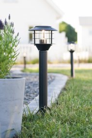 Pollerleuchte 3W 45cm Schwarz Garden 24 Von Markslöjd - Garden 24 verf&uuml;gt &uuml;ber die Schutzart IP44 und ist f&uuml;r die Garten- und Au&szlig;enbeleuchtung geeignet, die Sie einfach installieren k&ouml;nnen.