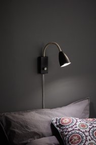Ciro Schwarz Von Markslöjd - Perfekt als Nachttischlampe oder als Arbeitsbeleuchtung im Büro können Sie das Licht ganz einfach genau dorthin lenken, wo Sie es brauchen.