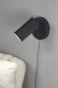 Costilla Grau leselampe Von Markslöjd - Durch das schlichte Design und den stilvollen Farbton fügt sich die Lampe in die meisten Einrichtungsstile ein.