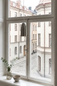 Clay Ø8 Grün fensterlampe Von Markslöjd - Die l&auml;ngliche Form und die dekorativ gerillte Oberfl&auml;che verleihen der Leuchte einen eleganten und lebendigen Ausdruck.