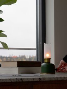 Frida 22cm Dunkelgrün tragbare Von PR Home - Sie schafft eine warme und stimmungsvolle Atmosph&auml;re mit einer Farbtemperatur von ca.