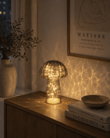 Svamp 23cm Grau tischlampe Von Pixie Design - Entdecken Sie die Eleganz der Glas-Tischleuchte Mushroom &ndash; eine einzigartige Lampe, die Stil und Funktion vereint.