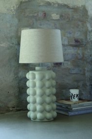 Bubbles 50cm Cremefarben Von Hallbergs - Das sprudelnde Design hat eine matte und natürliche Cremefarbe.