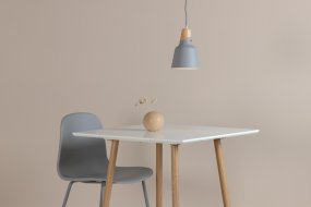 Rigel Ø16 Grau hängelampe Von Venture Design - Mit der Rigel Deckenleuchte erhalten Sie moderne und elegante Beleuchtung, die in die meisten R&auml;ume und Einrichtungsstile passt.