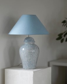 Ming 50cm Ljusblå lampenfuß Von Hallbergs - Ming passar fint p&aring; exempelvis en byr&aring;, ett sidobord eller i ett st&ouml;rre f&ouml;nster och blir en dekorativ detalj i rummet.