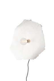 Tropez Ø60 Weiß wandlampe Von Globen Lighting - Tropez ist eine handgefertigte Lampe aus Pappmaché, bei der jedes Stück Spuren der Handwerkskunst trägt, die es geformt hat.
