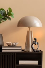 Amplio 55cm Greige tischlampe Von Leitmotiv - Amplio ist eine größere und markantere Tischleuchte, die Funktion und Stil vereint.