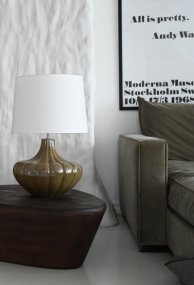 Harmony 40cm Olivgrön lampenfuß Von Hallbergs - Harmony lampfot &auml;r en dekorativ lampfot i keramik med en mjuk, rundad form och vackert r&auml;fflad struktur.