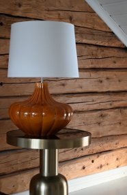 Harmony 40cm Mörkgul lampenfuß Von Hallbergs - Harmony lampfot &auml;r en dekorativ lampfot i keramik med en mjuk, rundad form och vackert r&auml;fflad struktur.