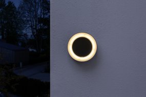 Ring Dunkelgrau außenlampe Von Osram - Tillverkad av aluminium och med IP44-klassning &auml;r den t&aring;lig mot v&auml;der och passar perfekt f&ouml;r fasader, entr&eacute;er och uteplatser.