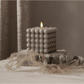 LED Stumpenkerze Flamme Dot Grau Von Star Trading - Diese batteriebetriebene Kerze ist sowohl allein als auch in der Gruppe mit anderen Kerzen der Flamme-Serie eine sch&ouml;ne Dekoration.