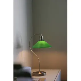 Vela 50cm Grün schreibtischlampe Von Markslöjd - &nbsp;Tischleuchte im klassischen Design mit einem an eine Schusterlampe erinnernden gr&uuml;nen Lampenschirm aus gl&auml;nzendem Glas und einem geschwungenen Lampenfu&szlig; aus Messing.