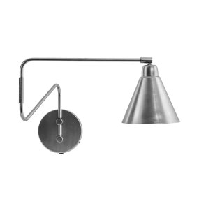 Game 76cm Gebürstetes Silber wandlampe Von House Doctor - Verleihen Sie Ihrer Wandleuchte den letzten Schliff mit dieser Wandleuchte aus geb&uuml;rstetem Eisen &ndash; ein handgefertigtes Design mit markantem konischem Schirm, elegantem Finish und dezenten silbernen Details.