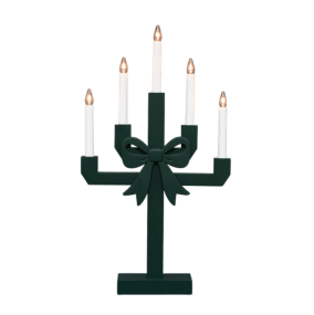 Kerstin Dunkelgrün Von Pixie Design - Kerstin ist ein dekorativer Kerzenst&auml;nder aus Holz, dunkelgr&uuml;n lackiert und mit einer gro&szlig;en Schleife verziert, die ihm einen charmanten und verspielten Ausdruck verleiht.