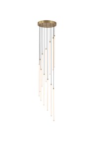 Flare Ø35 Messing Von Searchlight - Zwölf schlanke, weiße Stäbe mit integrierter LED-Beleuchtung hängen in unterschiedlichen Längen von einer Deckenleiste aus Metall mit satiniertem Messing-Finish herab und erzeugen eine beeindruckende, wasserfallartige Silhouette.