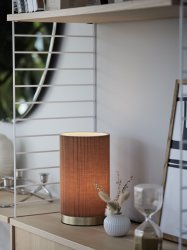 Dora 25cm Braun tischlampe Von PR Home - Stilvolle Tischleuchte mit festem Lampenschirm aus plissiertem Polyester und Baumwolle.