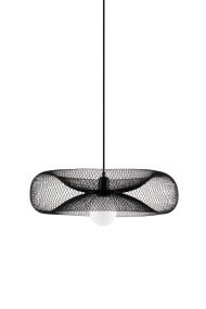 Torus Ø50 Schwarz Von Globen Lighting - Torus &auml;r en luftig och mjuk pendel tillverkad av galvaniserat svart metalln&auml;t.