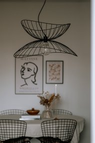 Ray Ø70 Schwarz hängelampe Von Globen Lighting - Die beiden Schirme können auf verschiedene Weise angeordnet werden – entweder übereinander oder ineinander montiert für eine niedrigere Pendelleuchte.