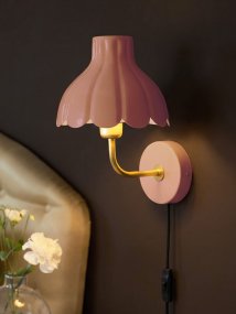 Wells 35cm Dunkelrosa leselampe Von PR Home - Mit ihren femininen Formen und harmonischen Farben verleiht Wells Ihrem Zuhause Pers&ouml;nlichkeit und Eleganz.