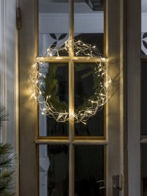 LED-Kranz Ø45 Silber Von Konstsmide - Mit einem Durchmesser von 45 cm ist die Girlande eine wundersch&ouml;ne Dekoration, die sich ideal am Fenster oder an der Wand aufh&auml;ngen l&auml;sst und in den dunkleren Monaten des Jahres f&uuml;r zus&auml;tzliche Gem&uuml;tlichkeit sorgt.