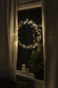 LED-Kranz Ø45 Gold Von Konstsmide - Die 48 kleinen LEDs strahlen ein gem&uuml;tliches, warmes Gelblicht aus und schaffen so eine behagliche Atmosph&auml;re.