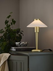 August 34cm Messing tischlampe Von PR Home - August Tischlampe mit Metallsockel und Glasschirm.