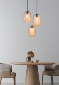 Jefrey Ø47 Bernstein hängelampe Von Globo Lighting - Denna eleganta taklampa har en rund form och &auml;r utrustad med tre rundade glaskupor i varm b&auml;rnstensf&auml;rg.