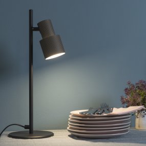 Cadiz 42cm Mattschwarz schreibtischlampe Von Brilliant - Die Tischlampe Cadiz ist eine moderne und stilvolle Lampe, die perfekt in alle zeitgenössischen Inneneinrichtungen passt.
