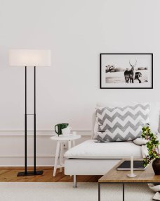 Luton Schwarz stehlampe Von By Rydéns - Die T-f&ouml;rmige Stehleuchte Luton f&uuml;gt sich harmonisch in jede Einrichtung ein, egal in welchem Raum sie steht.