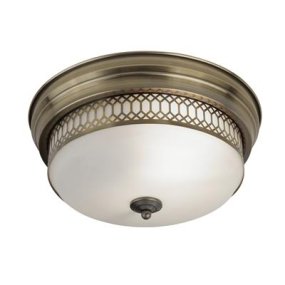 Edinburgh Ø35 Antikes Messing badezimmerlampe Von Searchlight - Sie ist in elegantem Antikmessing gehalten und von einem opalweißen Glasschirm umgeben, der für ein weiches und angenehmes Licht sorgt.
