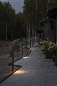 Pollux 100cm Schwarz pollarleuchten Von Konstsmide - Verleihen Sie Ihrem Garten oder Ihrer Terrasse mit dieser eleganten Pfostenleuchte aus schwarzem Aluminium eine moderne Note.