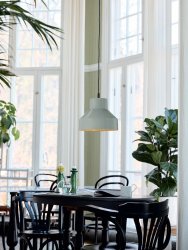 Solo Ø26 Grau hängelampe Von PR Home - Außenlackierung in Hochglanzgrau und Mattgrau; innen.