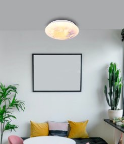 Gaia Ø26 Mehrfarbig kinderlampe Von Globo Lighting - Gaia &auml;r en unik plafond med en detaljerad v&auml;rld och molnmotiv p&aring; sk&auml;rmen.