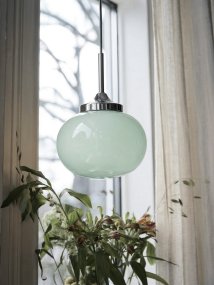 Elsy Ø18 Grün fensterlampe Von PR Home - Die Serie ist in verschiedenen Ausf&uuml;hrungen erh&auml;ltlich, sodass Sie ganz einfach eine gleichm&auml;&szlig;ige und harmonische Beleuchtung in Ihrem Zuhause schaffen k&ouml;nnen.
