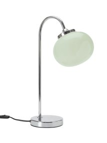 Elsy 50cm Grün tischlampe Von PR Home - Der handgefertigte Glasschirm in einem sanften Salbeigr&uuml;n verleiht jeder Leuchte einen einzigartigen Charakter, w&auml;hrend die verchromten Metalldetails ein stilvolles und zeitloses Gesamtbild schaffen.
