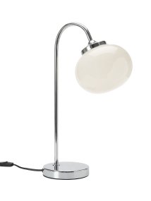 Elsy 50cm Weiß tischlampe Von PR Home - Der handgefertigte Glasschirm in einem sanften Wei&szlig;ton verleiht jeder Leuchte einen einzigartigen Charakter, w&auml;hrend die verchromten Metalldetails ein stilvolles und zeitloses Gesamtbild schaffen.
