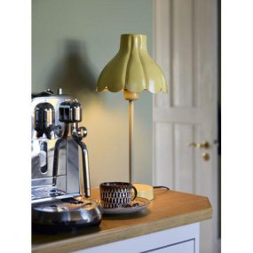 Wera 47cm Gelb tischlampe Von PR Home - Gelber Lampenschirm und Sockel mit grünem Stiel.