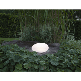 Globy 20cm Weiß solarleuchte Von Star Trading - Sie leuchtet im Dunkeln mit warmwei&szlig;em Licht und schafft eine gem&uuml;tliche Atmosph&auml;re.