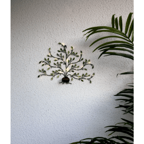 Tree of life Grün solarleuchte Von Star Trading - D&uuml;nne, silberne Dr&auml;hte mit kleinen LED-&bdquo;Tautropfen&ldquo; sind um die &Auml;ste gewickelt und leuchten bei Einbruch der Dunkelheit in einem sanften, warmwei&szlig;en Licht.