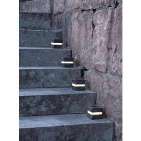 Stonecube 2er-Pack Grau solarleuchte Von Star Trading - Sie laden sich tags&uuml;ber auf und leuchten nachts mit einem sanften, warmwei&szlig;en Licht.