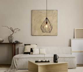 Carlton Ø30 Schwarz Von Eglo - Durch die offene Formgebung wird die Lichtquelle in den Mittelpunkt ger&uuml;ckt und ein dekoratives Lichtspiel im Raum erzeugt.