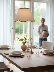 Nell Ø35 Beige hängelampe Von PR Home - Ein zeitloses Einrichtungselement, mit dem Sie die gew&uuml;nschte Atmosph&auml;re schaffen k&ouml;nnen.