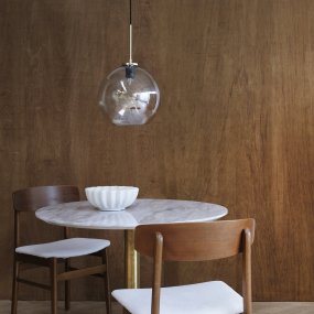 Loop Ø25 Messing hängelampe Von Dyberg Larsen - Die Loop-Pendelleuchte ist eine elegante und stilvolle Deckenleuchte, die Ihrem Zuhause eine schöne Atmosphäre verleiht.