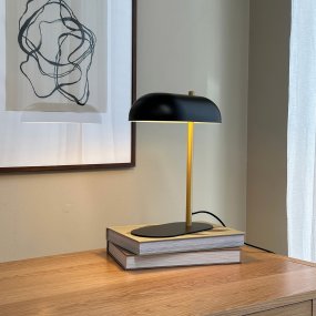 Arch 36cm Messing tischlampe Von Dyberg Larsen - Verleihen Sie Ihrem Zuhause mit dieser Tischleuchte eine stilvolle Lichtlösung, bei der Ästhetik und Funktion in perfekter Harmonie aufeinandertreffen.