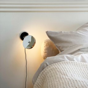 Starlight Chrom leselampe Von Dyberg Larsen - En stilren och praktisk v&auml;gglampa &ndash; perfekt vid s&auml;ngen i sovrummet eller som st&auml;mningsbelysning i vardagsrummet eller hallen.
