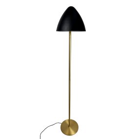 Oulu Messing stehlampe Von Dyberg Larsen - Die Stehlampe OULU in Schwarz mit Messingdetails verleiht Ihrem Zuhause eine moderne und elegante Note.